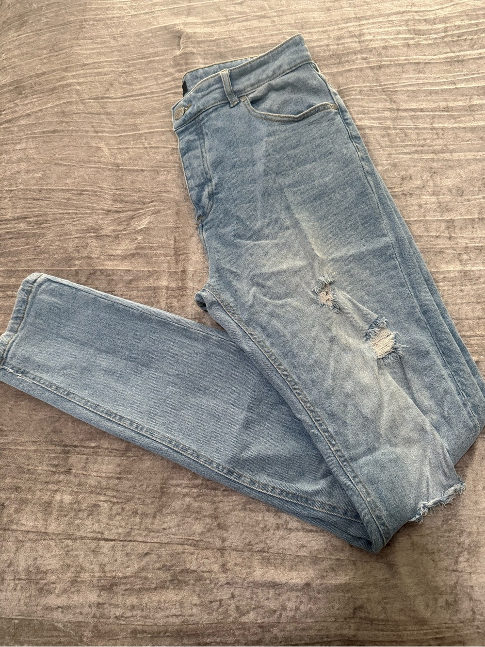 Light Wash Women's Distressed High-Rise Skinny Jeans